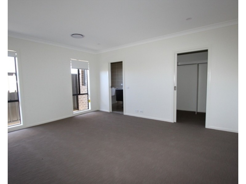 29 Zealie Bend, Googong NSW 2620