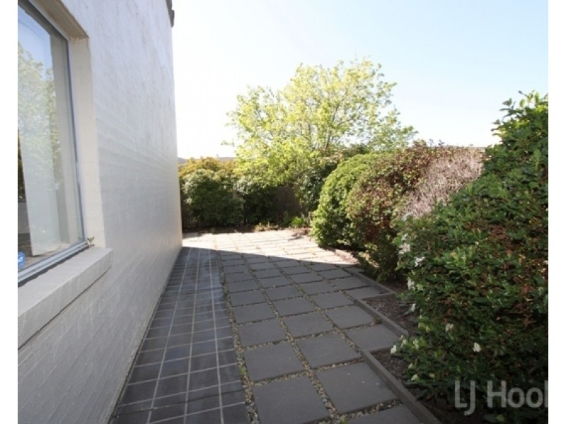 6/11 Doeberl Place, Queanbeyan NSW 2620