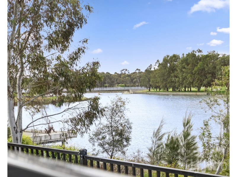 17/15 Cynthea Teague Crescent, Greenway ACT 2900