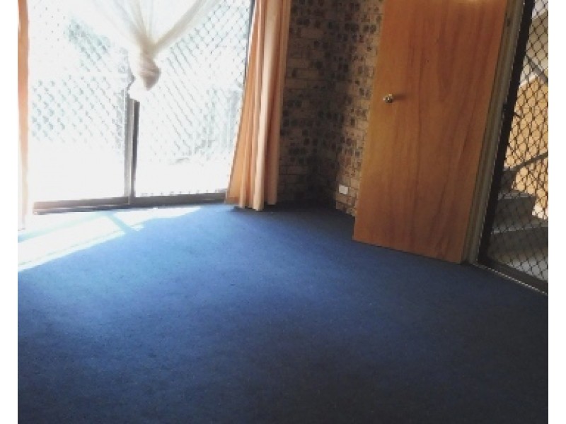 8/3 Mowatt Street, Queanbeyan NSW 2620
