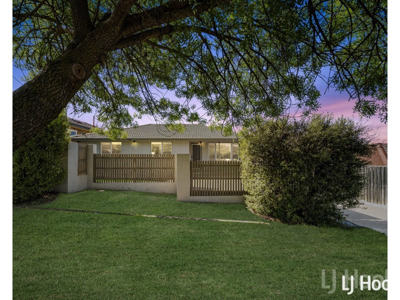 19 Adams Street, Queanbeyan West NSW 2620