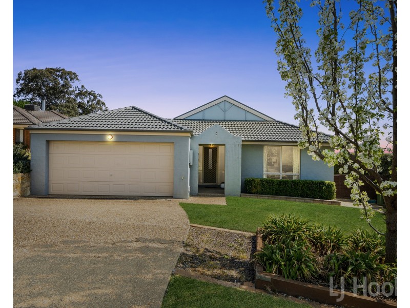11 Magnolia Close, Jerrabomberra NSW 2619