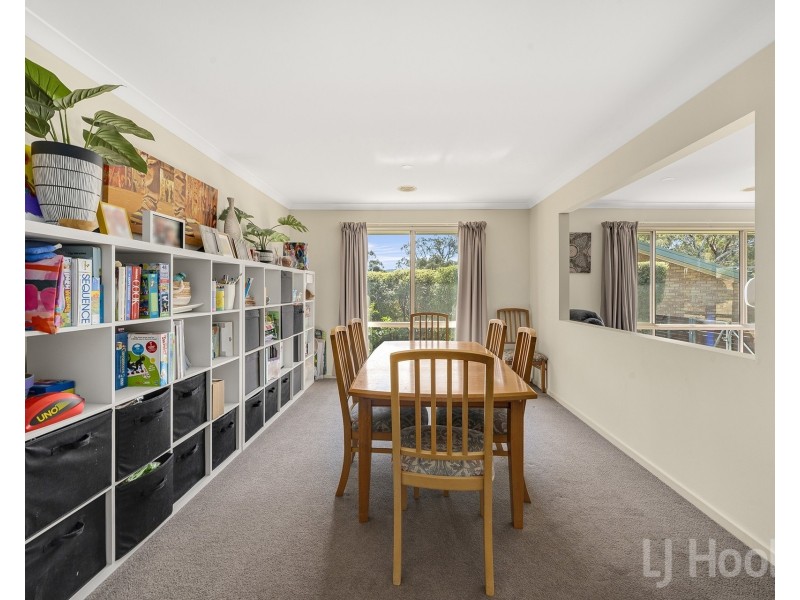11 Magnolia Close, Jerrabomberra NSW 2619