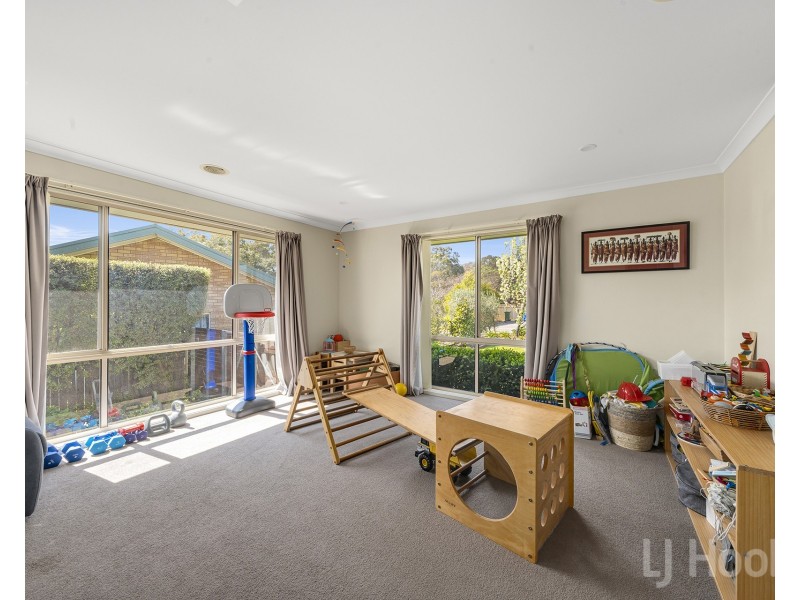 11 Magnolia Close, Jerrabomberra NSW 2619