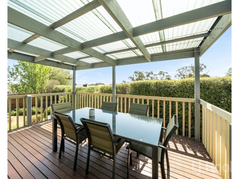 11 Magnolia Close, Jerrabomberra NSW 2619