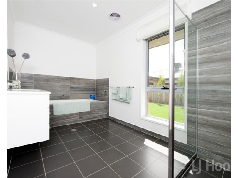 1 Insley Street, Googong NSW 2620
