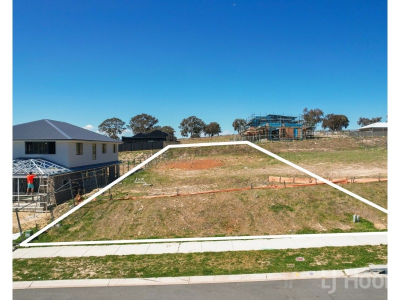 8 Gorge Creek Drive, Googong NSW 2620