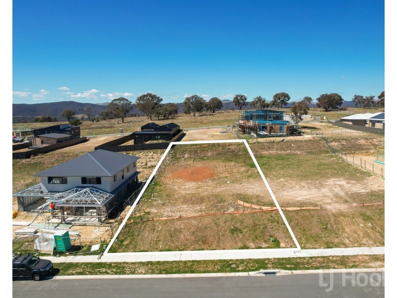 8 Gorge Creek Drive, Googong NSW 2620