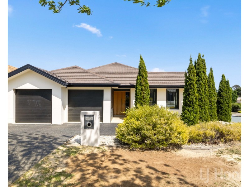 22 Donoghoe Crescent, Queanbeyan East NSW 2620