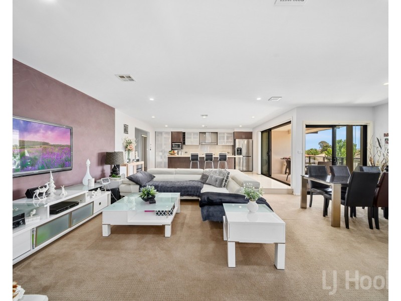 22 Donoghoe Crescent, Queanbeyan East NSW 2620