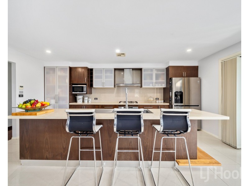 22 Donoghoe Crescent, Queanbeyan East NSW 2620