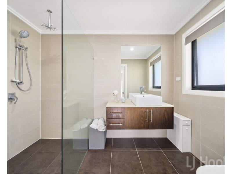 22 Donoghoe Crescent, Queanbeyan East NSW 2620