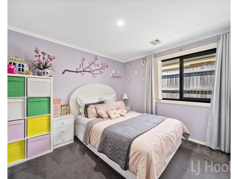 22 Donoghoe Crescent, Queanbeyan East NSW 2620