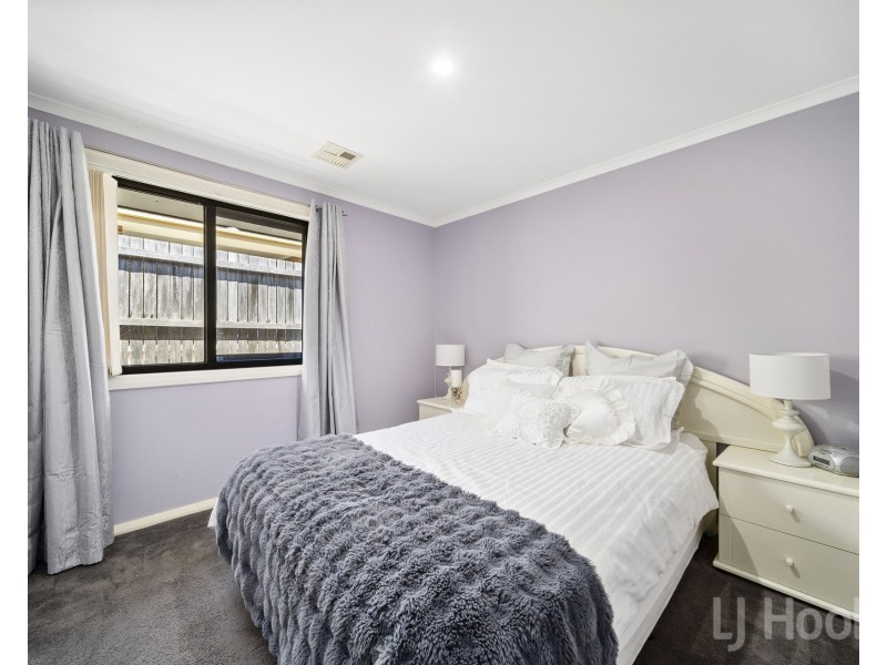 22 Donoghoe Crescent, Queanbeyan East NSW 2620