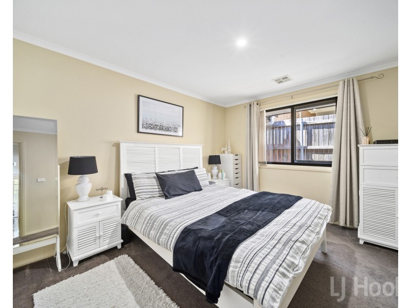 22 Donoghoe Crescent, Queanbeyan East NSW 2620