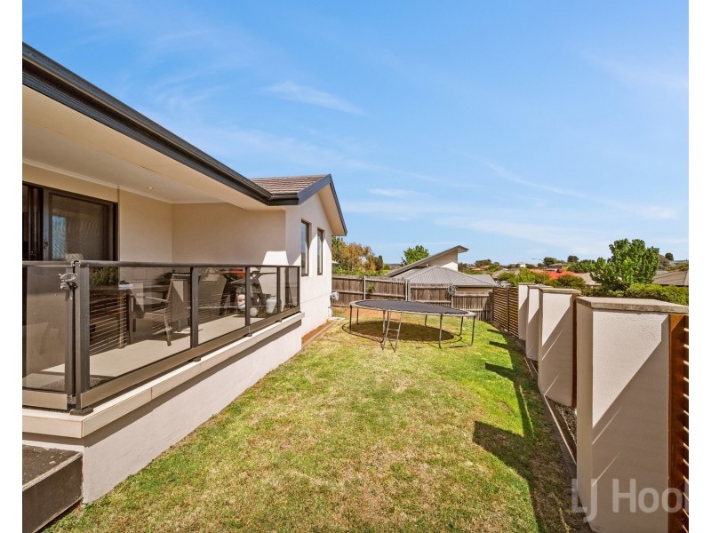 22 Donoghoe Crescent, Queanbeyan East NSW 2620