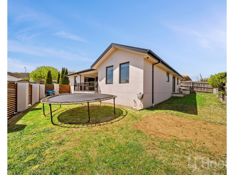 22 Donoghoe Crescent, Queanbeyan East NSW 2620