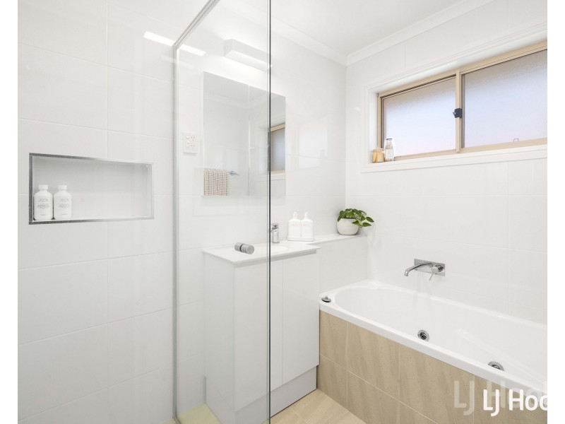 14 Bluestone Gardens, Jerrabomberra NSW 2619