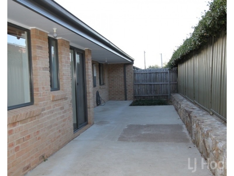 2/8-10 Ernest Street, Queanbeyan NSW 2620