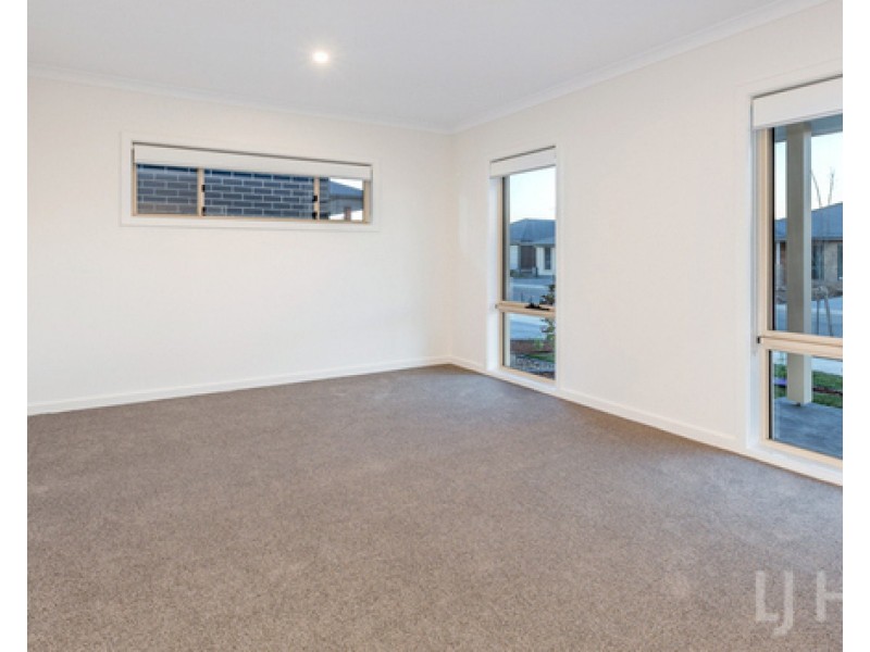 9 Keyte Street, Googong NSW 2620