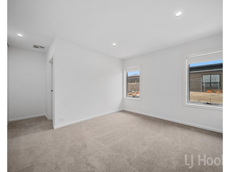 10 Warner Street, Googong NSW 2620