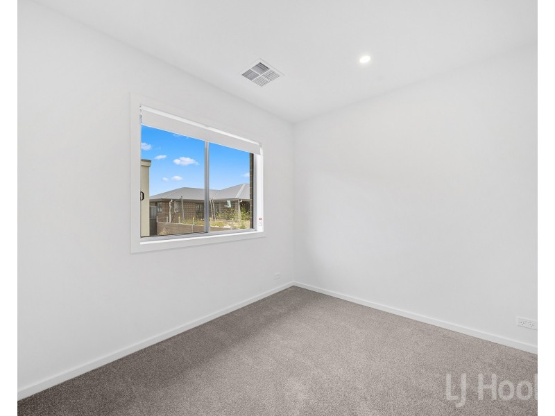 10 Warner Street, Googong NSW 2620