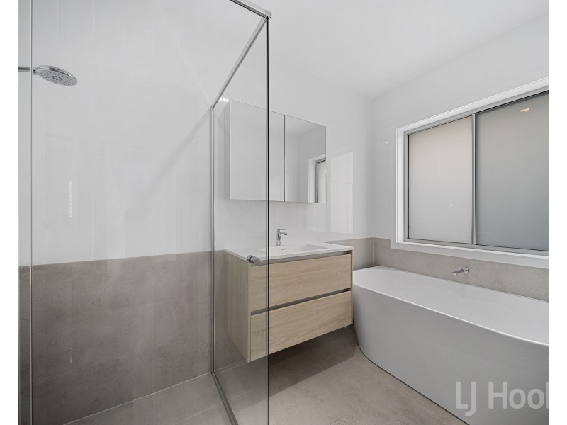 10 Warner Street, Googong NSW 2620