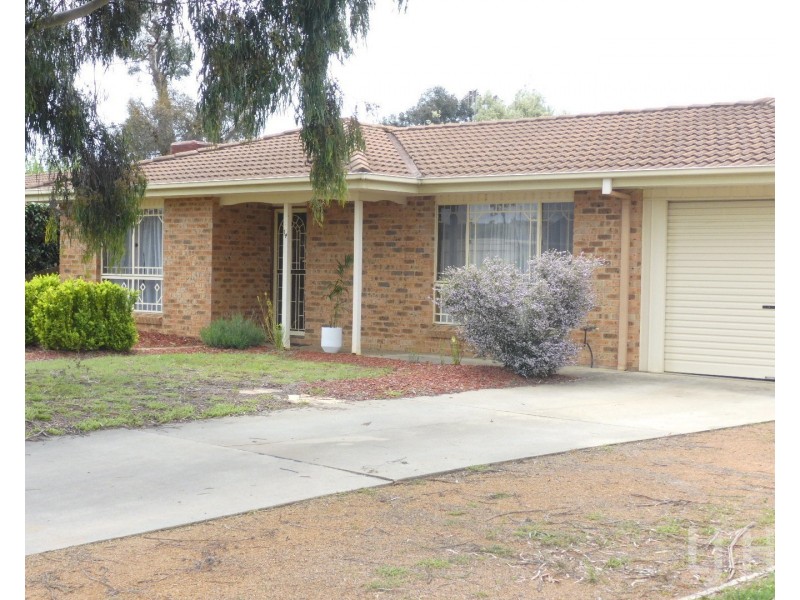 14 Franklin Court, Jerrabomberra NSW 2619