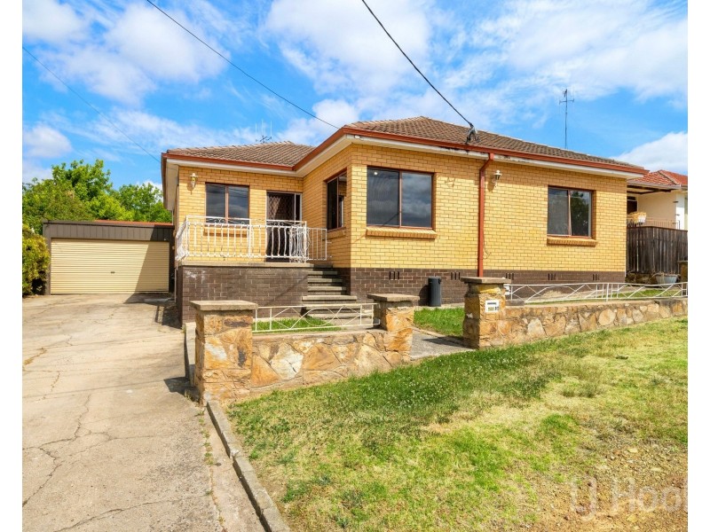 16 Sunnybar Parade, Karabar NSW 2620