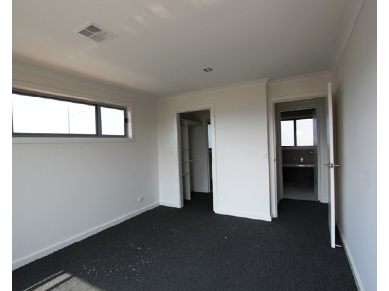 3 Aprasia Avenue, Googong NSW 2620