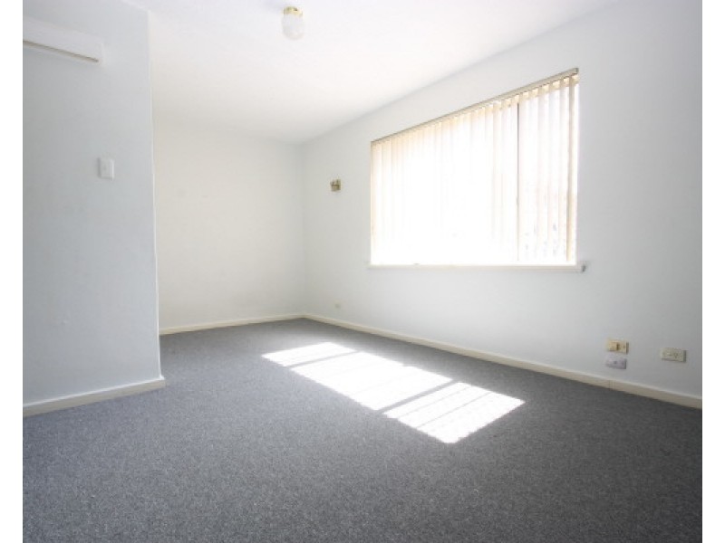 11/2 Donald Road, Queanbeyan NSW 2620