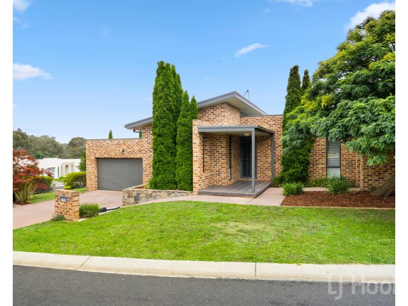 1 Elaroo Place, Jerrabomberra NSW 2619