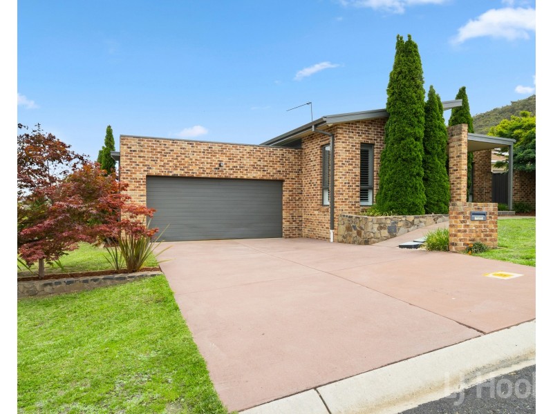 1 Elaroo Place, Jerrabomberra NSW 2619