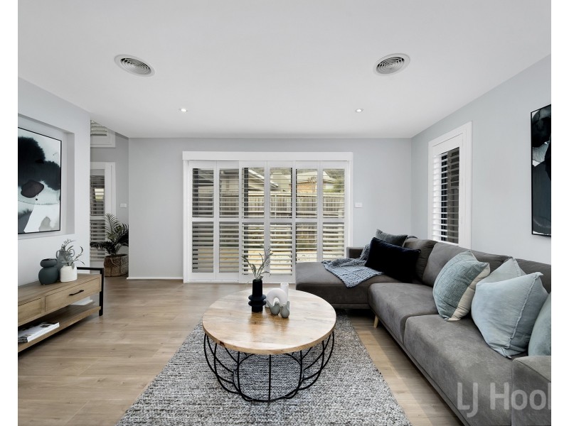 1 Elaroo Place, Jerrabomberra NSW 2619