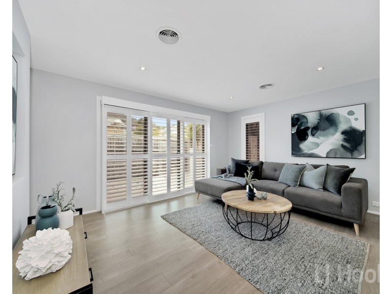 1 Elaroo Place, Jerrabomberra NSW 2619