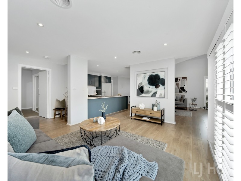 1 Elaroo Place, Jerrabomberra NSW 2619