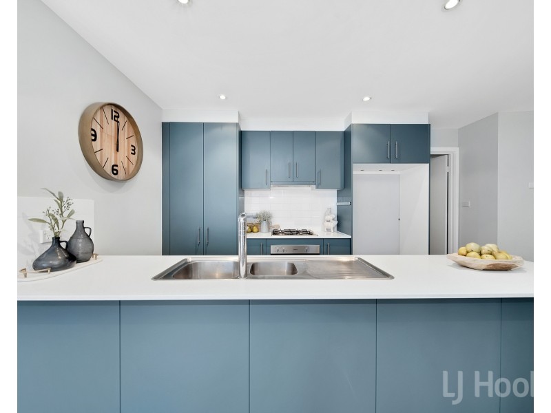 1 Elaroo Place, Jerrabomberra NSW 2619