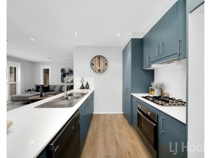 1 Elaroo Place, Jerrabomberra NSW 2619
