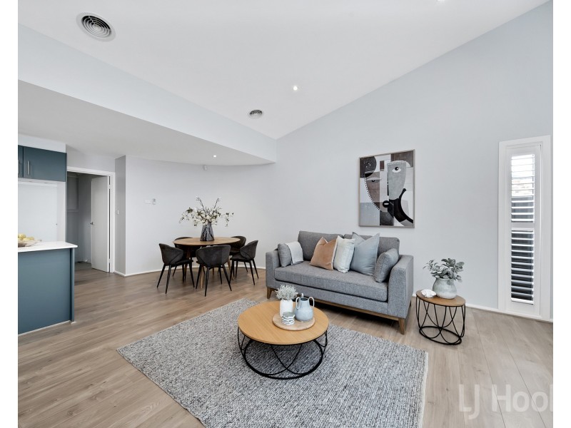 1 Elaroo Place, Jerrabomberra NSW 2619