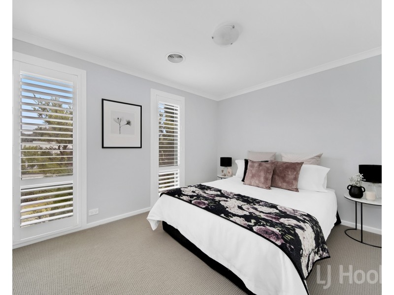 1 Elaroo Place, Jerrabomberra NSW 2619