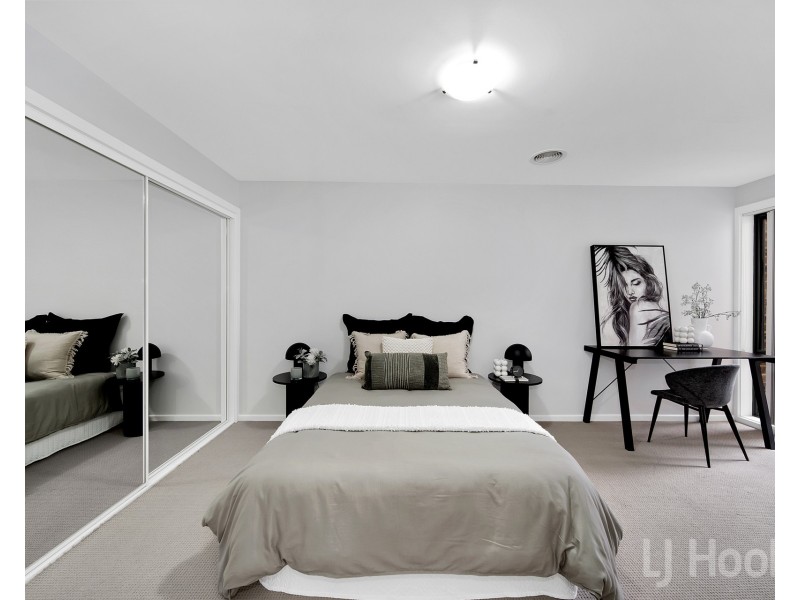 1 Elaroo Place, Jerrabomberra NSW 2619