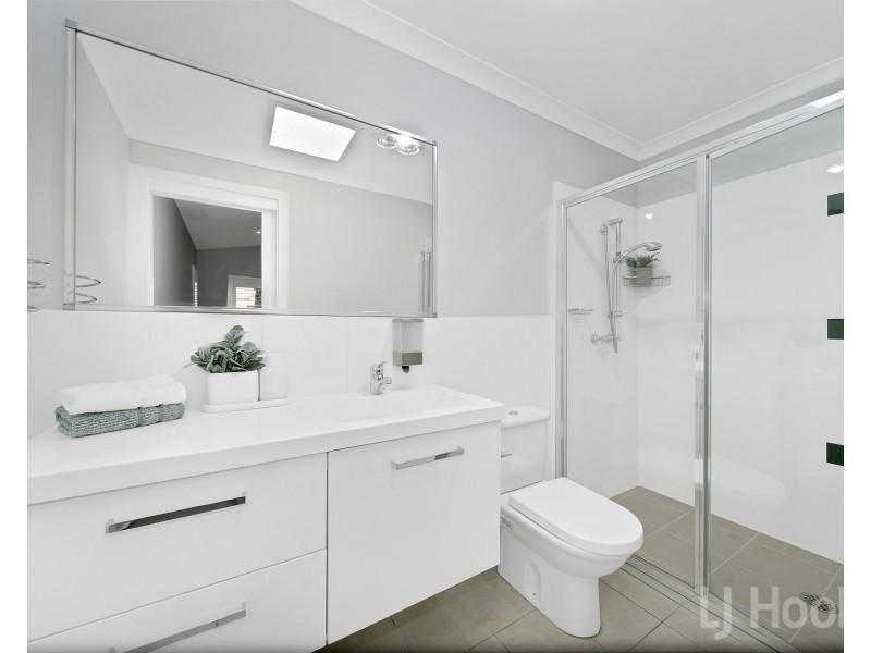 1 Elaroo Place, Jerrabomberra NSW 2619