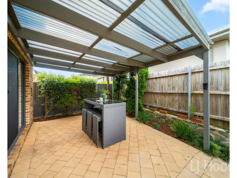 1 Elaroo Place, Jerrabomberra NSW 2619
