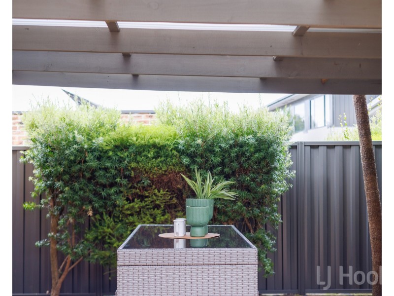 1 Elaroo Place, Jerrabomberra NSW 2619