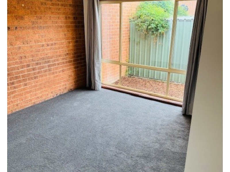 10/21 Elm Way, Jerrabomberra NSW 2619