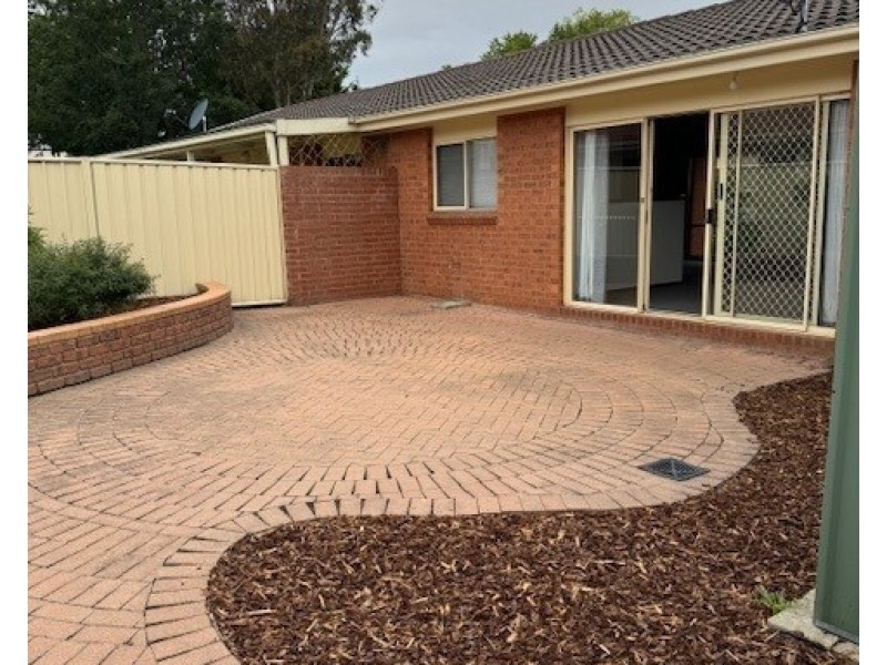 10/21 Elm Way, Jerrabomberra NSW 2619