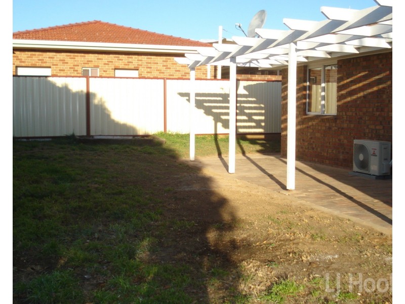 12 Parkview Crescent, Jerrabomberra NSW 2619