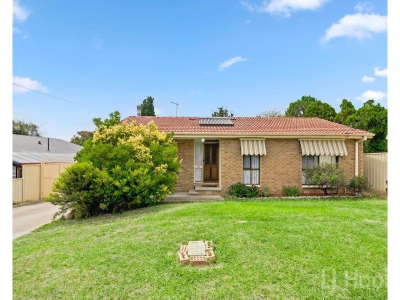 10 Sassafras Crescent, Karabar NSW 2620