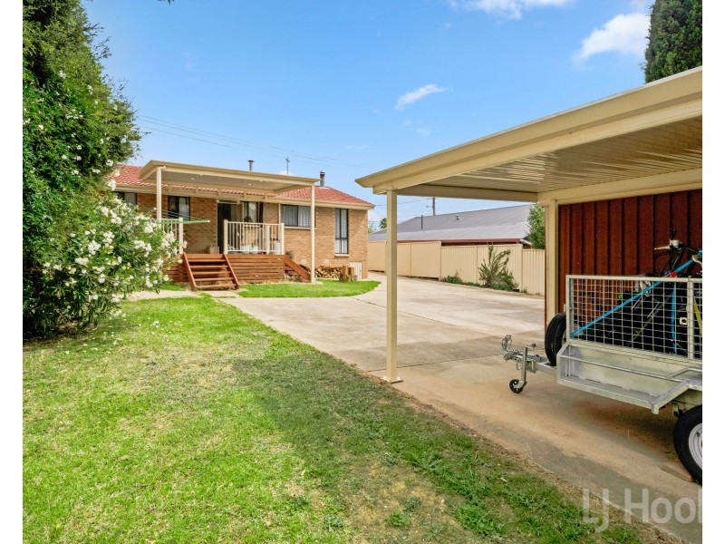 10 Sassafras Crescent, Karabar NSW 2620