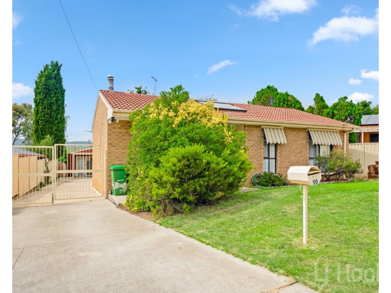 10 Sassafras Crescent, Karabar NSW 2620